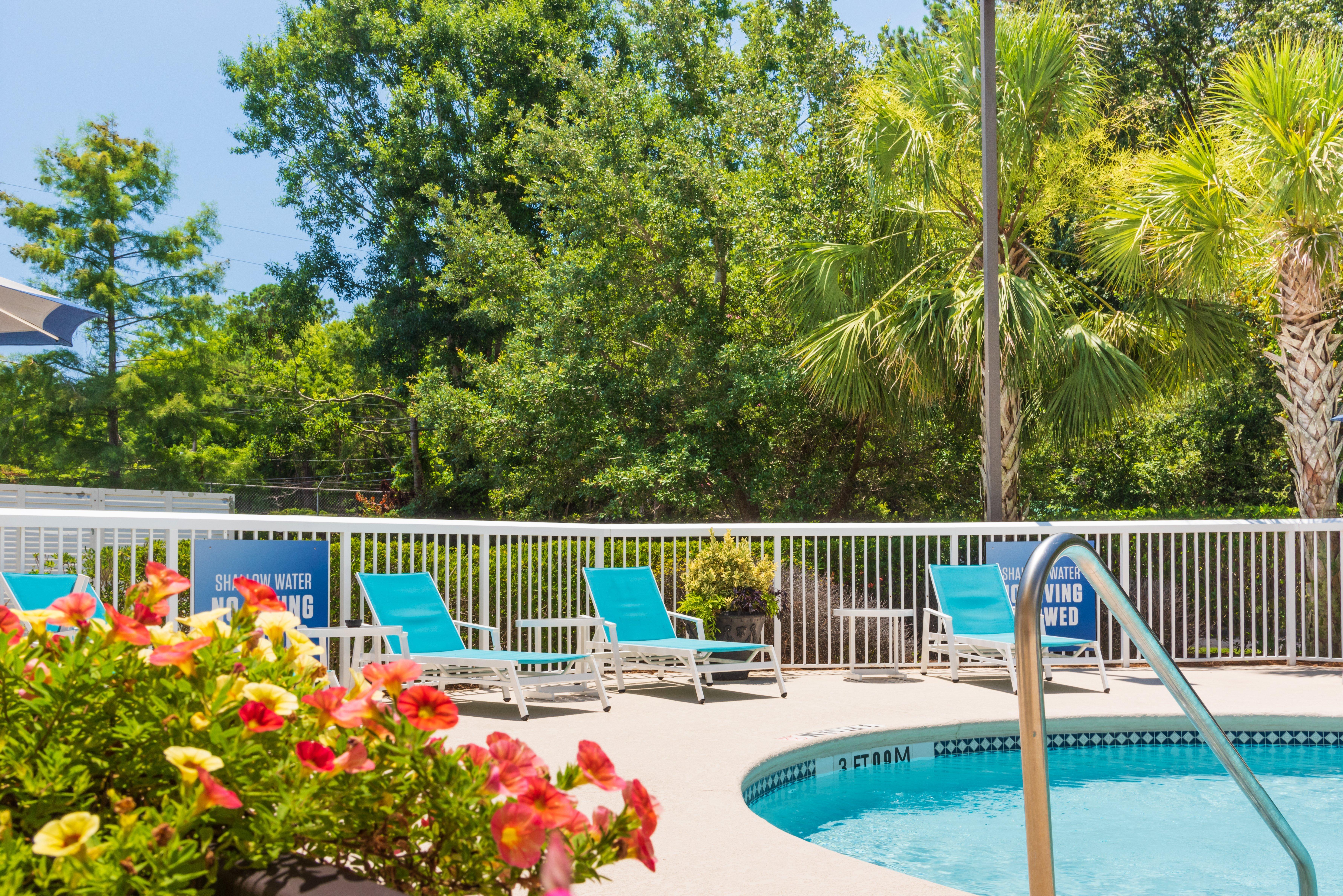 Holiday Inn Express Charleston Us Highway 17 & I-526 By Ihg Экстерьер фото