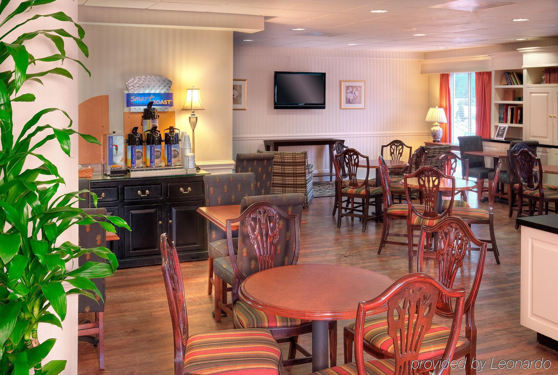 Holiday Inn Express Charleston Us Highway 17 & I-526 By Ihg Ресторан фото