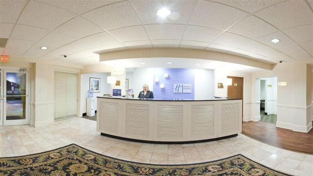 Holiday Inn Express Charleston Us Highway 17 & I-526 By Ihg Экстерьер фото