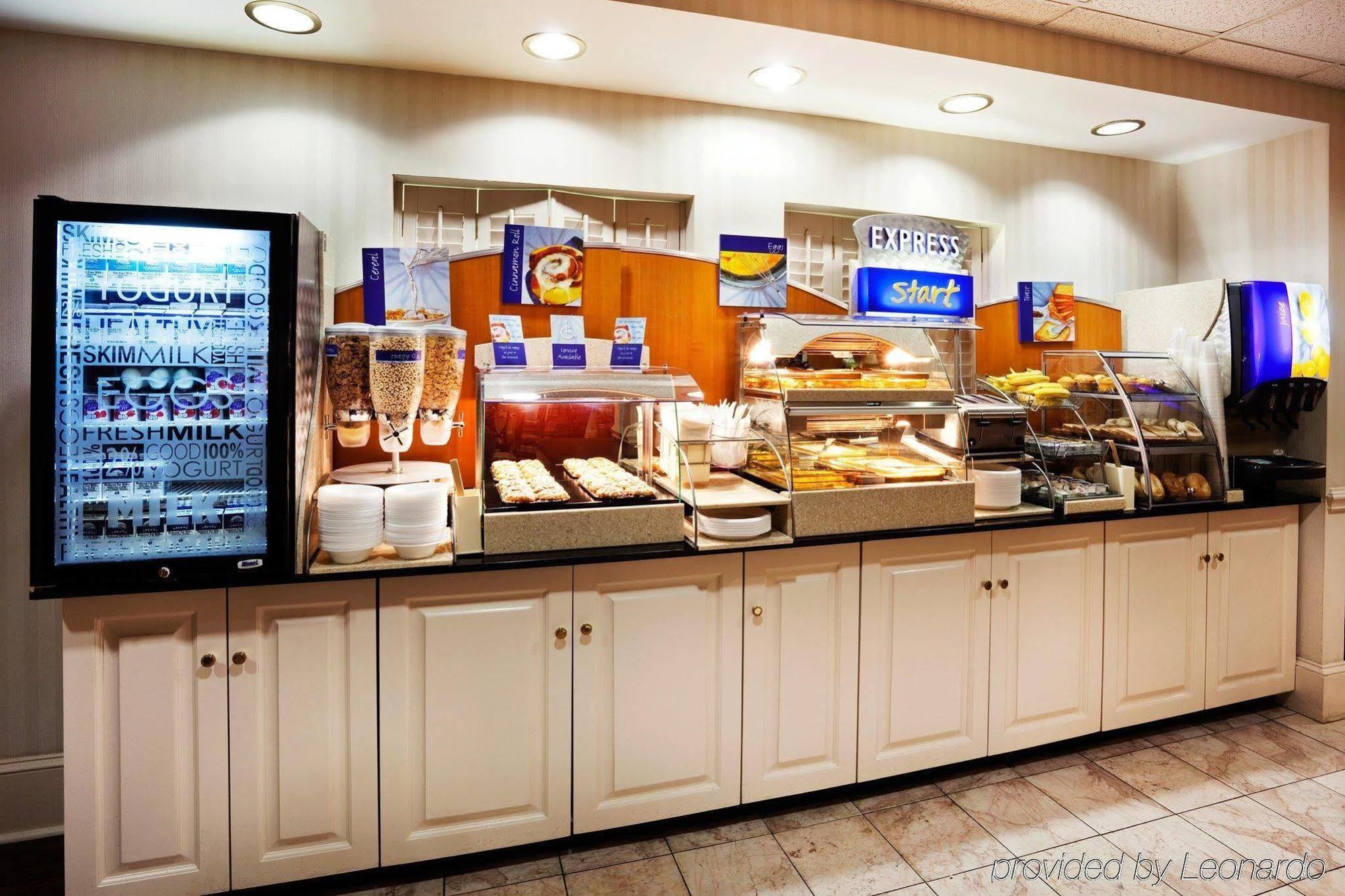 Holiday Inn Express Charleston Us Highway 17 & I-526 By Ihg Ресторан фото