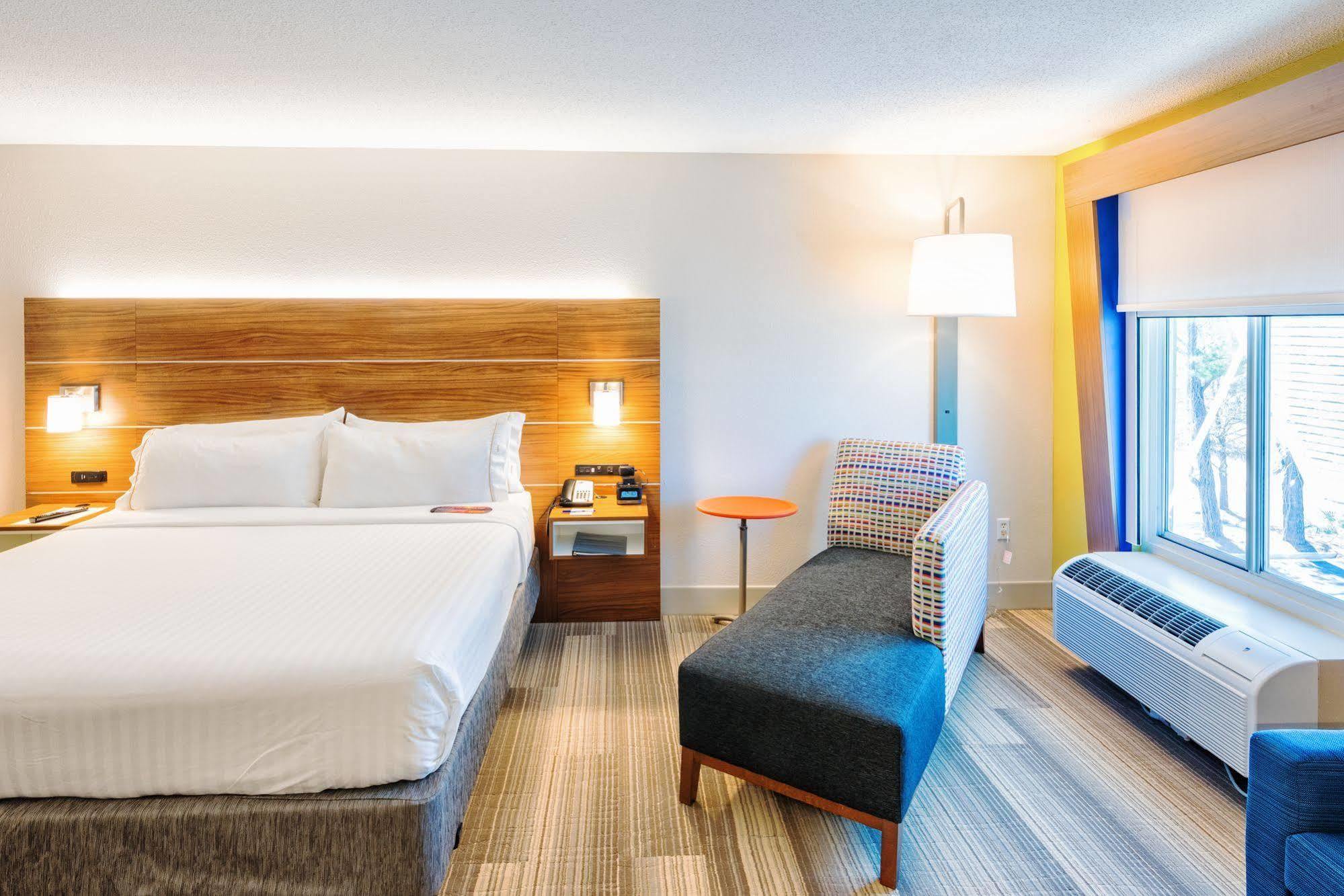 Holiday Inn Express Charleston Us Highway 17 & I-526 By Ihg Экстерьер фото